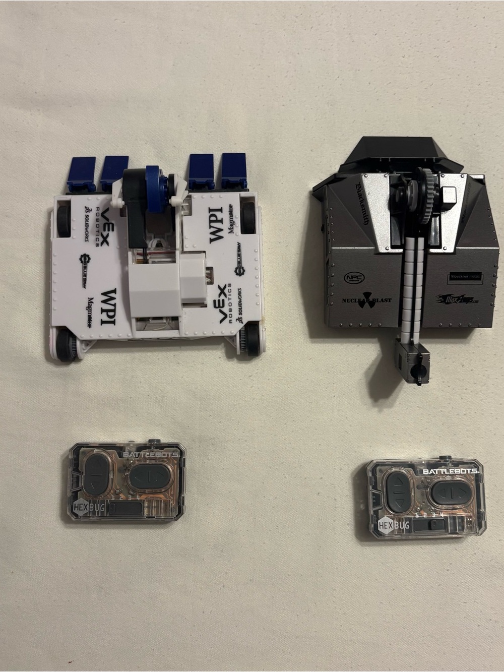 Hexbug BattleBots Rivals RC Combat Robots Set Blacksmith vs Bite Force - Picture 2 of 5